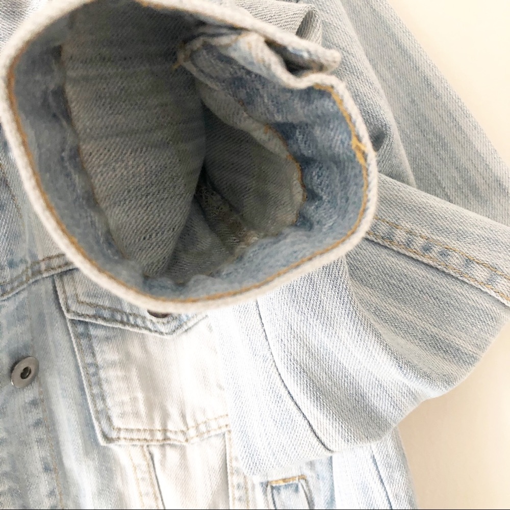 FOREVER 21 Lt Wash Studded DENIM JEAN jacket LARGE - Picture 6 of 8